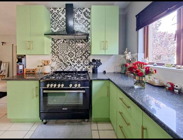 3 BEDROOM HOUSE FOR SALE IN MIDSTREAM ESTATE